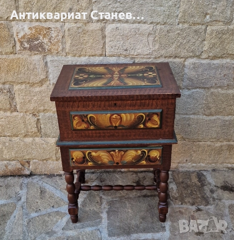 Ръчно рисуван шкаф внос от Скандинавия 