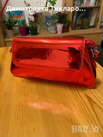 Дамска червена лачена чанта, снимка 4 - Чанти - 49214139