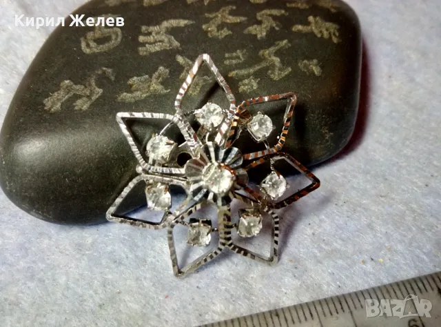 НЕЖНА ЗВЕЗДОВИДНА АЖУРНА ПОСРЕБРЕНА АРТ БРОШКА с ИСКРЯЩИ ФАСЕТИРАНИ КРИСТАЛЧЕТА 48823, снимка 2 - Други - 48734420