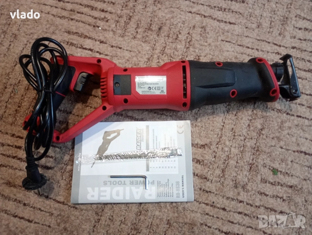 Саблен трион Raider 750 вата, снимка 5 - Градинска техника - 51986304