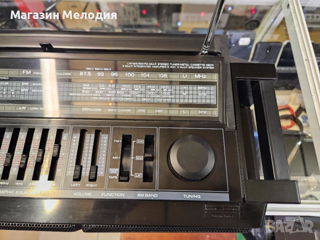 Радиокасетофон Hitachi TRK-7620E Hitachi 3D Super Woofer Boombox В отлично техническо и визуално със, снимка 11 - Радиокасетофони, транзистори - 52813792