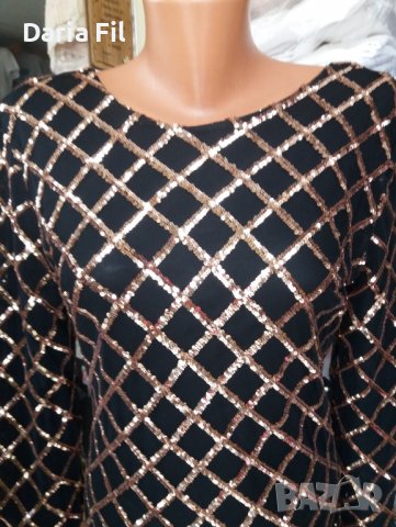 ЕФЕКТНА черна рокля, обшита със златисти пайети и с отворен гръб, снимка 2 - Рокли - 39025426