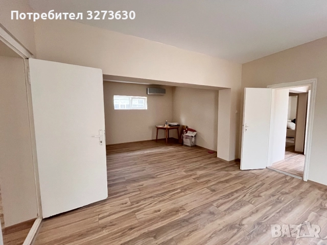 Продава се недвижим имот-  офис сграда, жилищна сграда ателие и гаражи  , снимка 12 - Къщи - 52691439