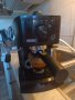 Кафе машина Делонги с ръкохватка с крема диск и прави хубаво кафе с каймак , снимка 1 - Кафемашини - 37448114