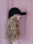 60 см Перука леко къдрева, руса с черна шапка в , снимка 3
