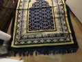 турско молитвено килимче, килимче за молитва за Намаз тъмносин фон с красиви златни  флорални мотиви, снимка 1 - Антикварни и старинни предмети - 43170142