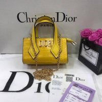 Дамска чанта Dior, снимка 1 - Чанти - 32392253