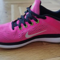 Дамски маратонки Nike, снимка 2 - Маратонки - 38040649
