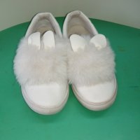 Детски бели спортни обувки Fashion с пухчета и ушички - като зайче, снимка 1 - Детски маратонки - 27332778