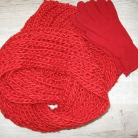 Плетен шал и ръкавици, снимка 1 - Шалове - 27810401
