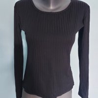 Блуза с дълъг ръкав от плътна и еластична ликра - България , снимка 1 - Блузи с дълъг ръкав и пуловери - 32861912