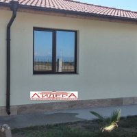 Новопостроена къща в с. Радиново, на асфалтирана улица