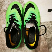 Детски футболни обувки Nike, модел Hypervenom, номер 35, идеално запазени. , снимка 1 - Футбол - 43429529