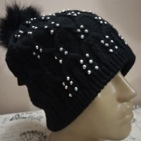 Дамска плетена шапка с камъни , снимка 3 - Шапки - 44035114