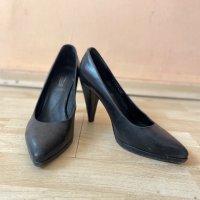 Обувки на ток, снимка 1 - Дамски обувки на ток - 37797501