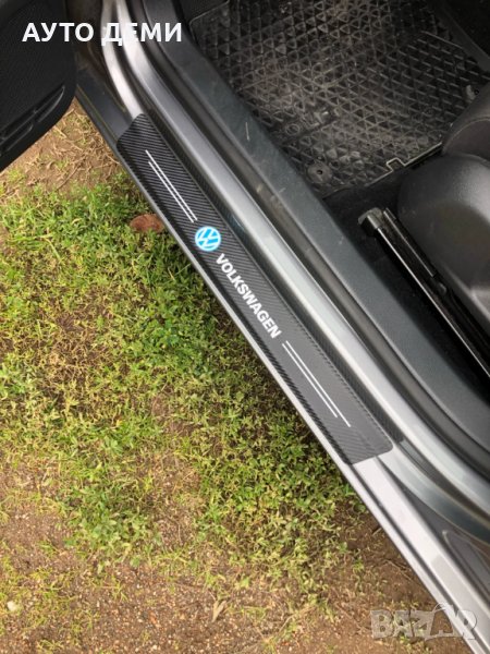 Черен карбон стикер с емблема и надпис Фолксваген за кола автомобил джип пикап + подарък, снимка 1