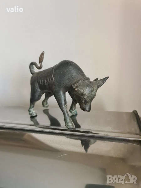Стара бронзова скулптура статуетка бик, снимка 1