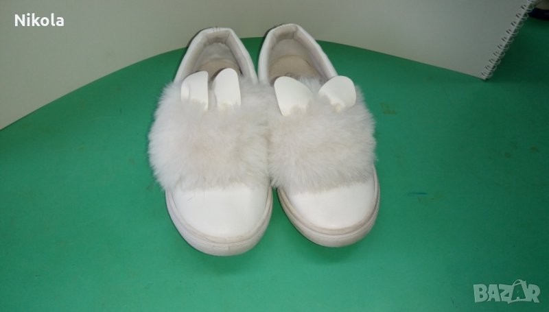 Детски бели спортни обувки Fashion с пухчета и ушички - като зайче, снимка 1