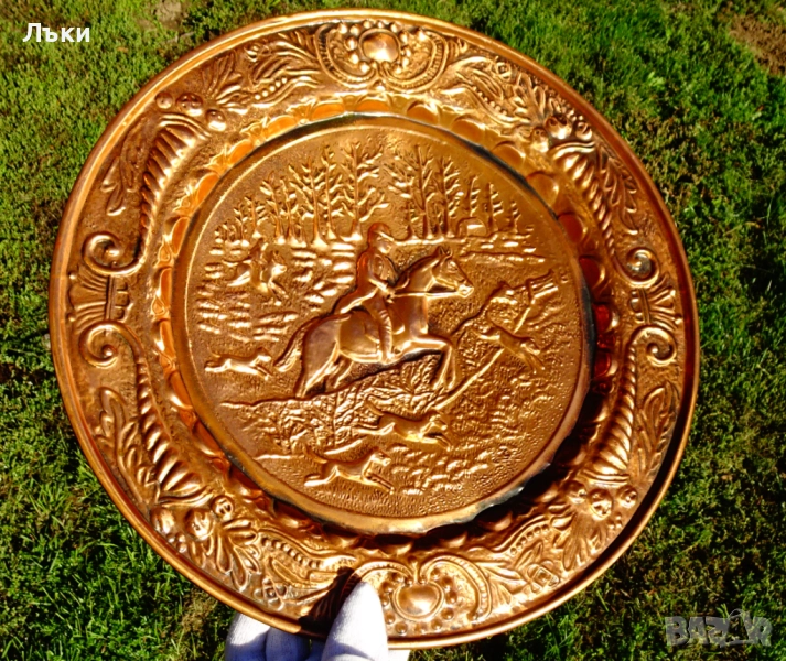 Медно пано,чиния с релефна ловна сцена Лов на лисици. , снимка 1