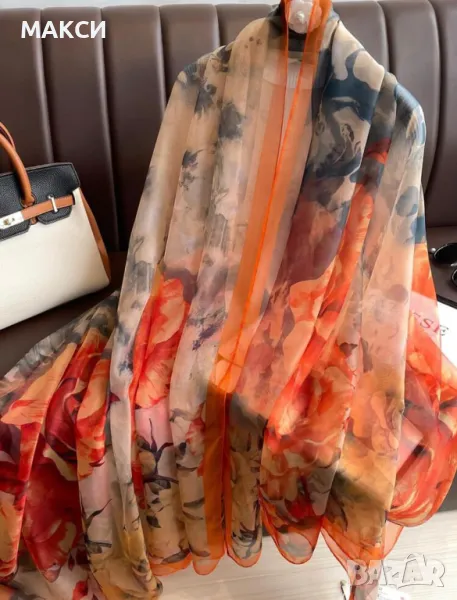 Красив елегантен ефирен широк и дълъг копринен шал в пастелни красиви цветове с рози, снимка 1