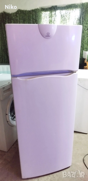 Хладилник с камера Indesit , снимка 1