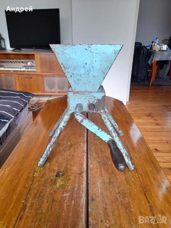 Стара мелница,трошачка за храна за птици, снимка 1