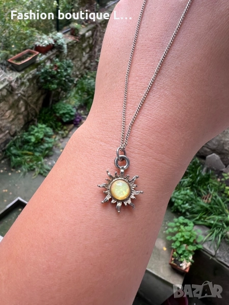 Златисто колие със слънце и лунен камък в седефен цвят ☀️ , снимка 1