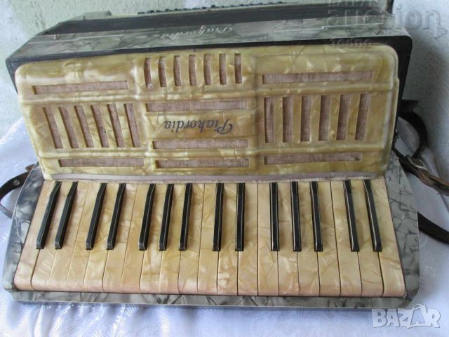 Piakordia стар акордеон, седеф, Пиакордия, акордеони, снимка 4 - Акордеони - 28876793
