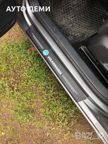 Черен карбон стикер с емблема и надпис Фолксваген за кола автомобил джип пикап + подарък, снимка 1 - Аксесоари и консумативи - 32459929