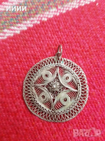 Сребърен медальон филигран кръгъл