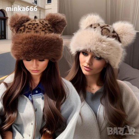 Шапка с ушички от естествен косъм.