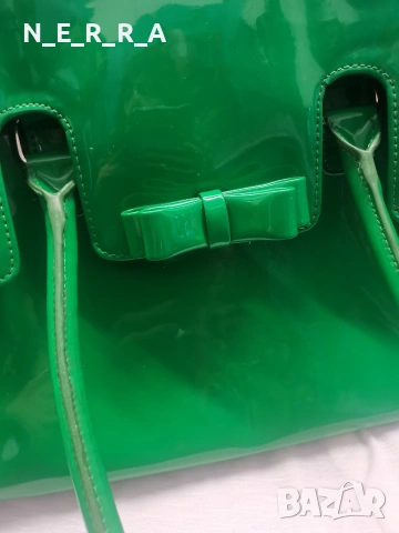 Дамска зелена лачена чанта, снимка 11 - Чанти - 53190762