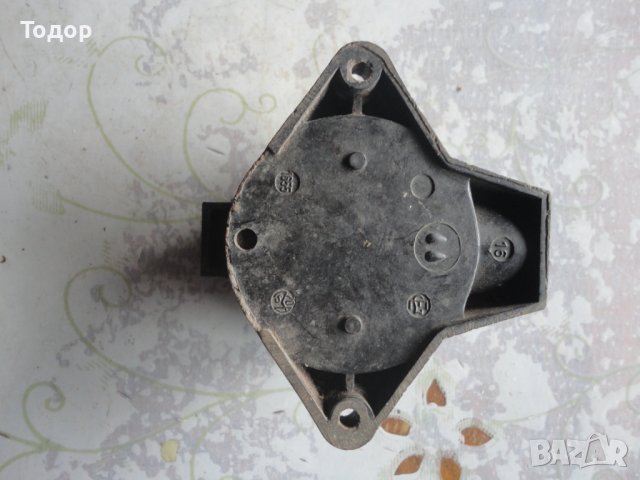 Армейски  бакелитов контакт , снимка 4 - Антикварни и старинни предмети - 43002833