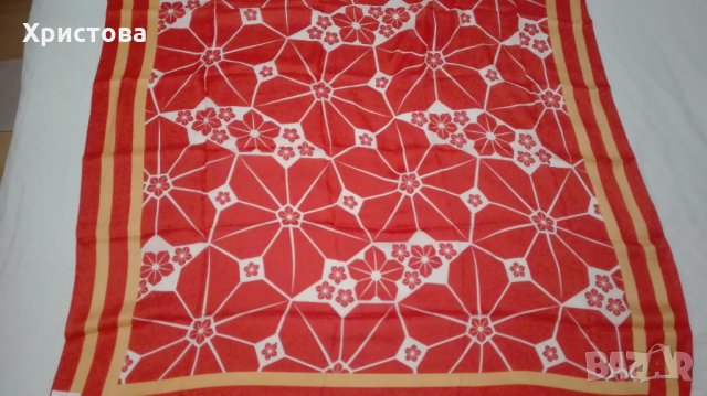 Голям, нов, дамски, квадратен шал от Avon, снимка 4 - Шалове - 26581469