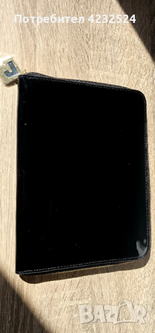 Чисто нов!!Страхотен черен елегантен  лачен клъч за Всяка дама.Със златист метален  Обков! , снимка 5 - Чанти - 52116271