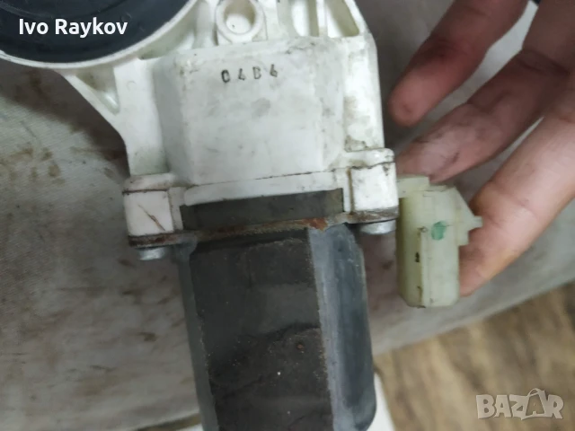 Преден , ляв и десен стъклоповдигач  за FORD Focus 1, снимка 6 - Части - 51232193