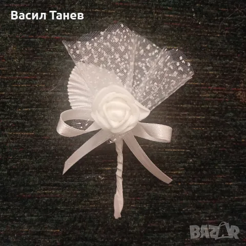 бюджетни бутониери за гости