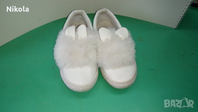 Детски бели спортни обувки Fashion с пухчета и ушички - като зайче, снимка 1 - Детски маратонки - 27332778