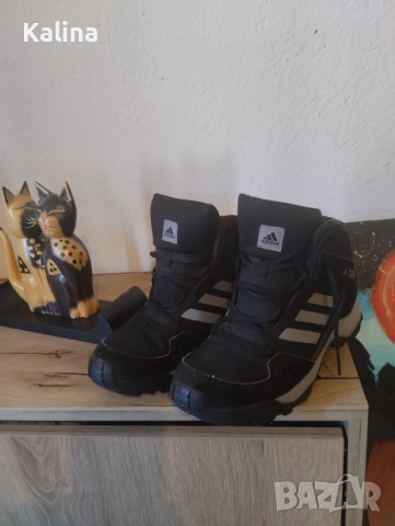 Продавам децки зимни обувки