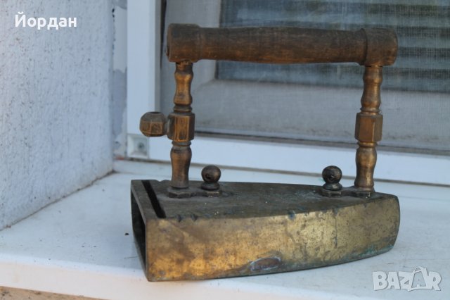 Стара месингова ютия 