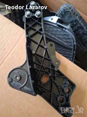  две задни опори - Mercedes-Benz AMG GT4, снимка 2 - Части - 50408633