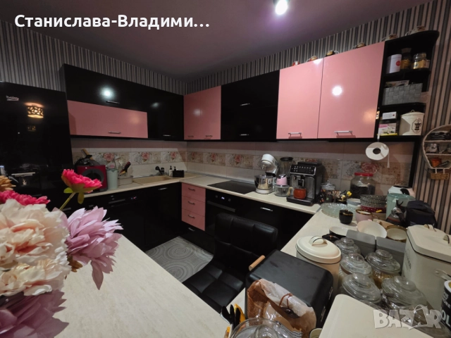 Къща на три етажа с гараж и паркомясто , снимка 3 - Къщи - 49672385