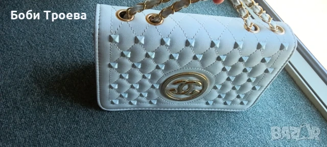 Стилна дамска чанта. Изработена от висококачествена еко кожа. Разполага с: едно разпределение, снимка 3 - Чанти - 51377374