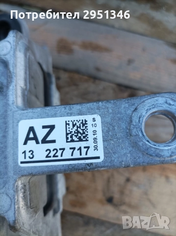 Тампон двигател 13227717 Ople Insignia Опел Инсигния , снимка 2 - Части - 52220650