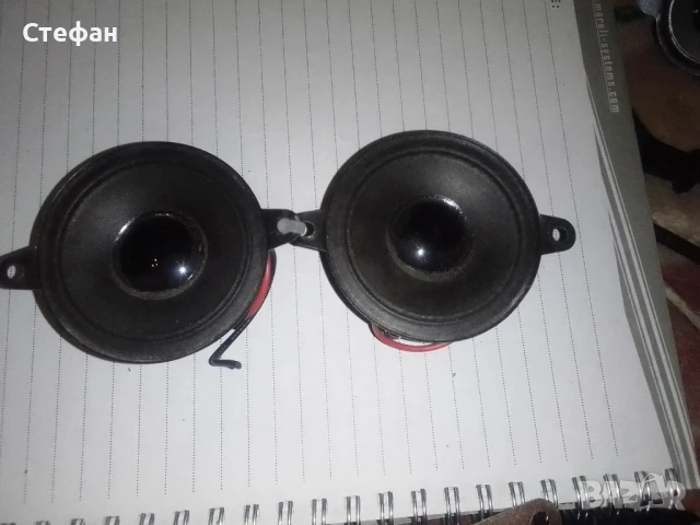 високо честотни говорители със 30 вата мощност и 4 ома съпротивление 