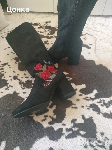 Дамски велурени боти
