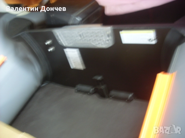 продавам чисто нова лодка колибри 3.60м с двигател меркури-8кс, снимка 2 - Воден транспорт - 51712091