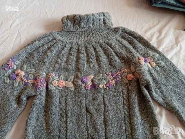 Красив плетен пуловер с извезани цветя, снимка 2 - Блузи с дълъг ръкав и пуловери - 52841104