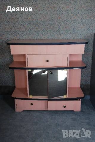  дизайнерски РОЗОВ шкаф. Здрав и масивен. Много запазен., снимка 6 - Шкафове - 51395664