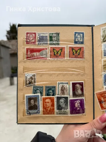 Малък класьор с различни пощенски марки, снимка 2 - Филателия - 50007465